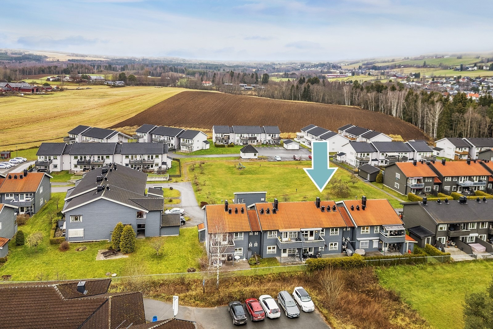 Her bor du ca. 1 km fra sentrumskjernen, med nærhet til alle nødvendige fasiliteter. Galleribilde