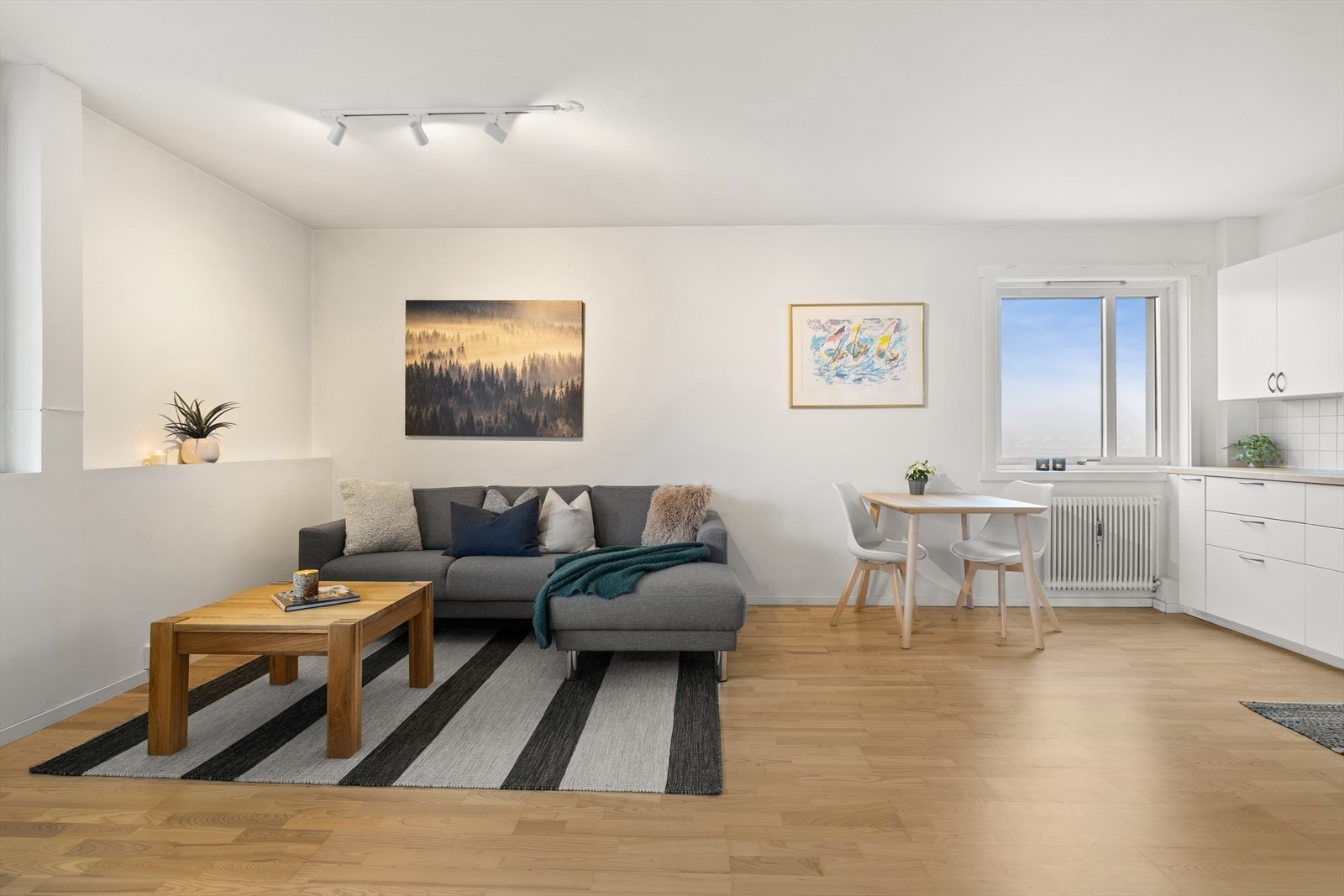 En lys og romslig 2-roms hjørneleilighet med attraktiv beliggenhet på Manglerud/Ryen Galleribilde