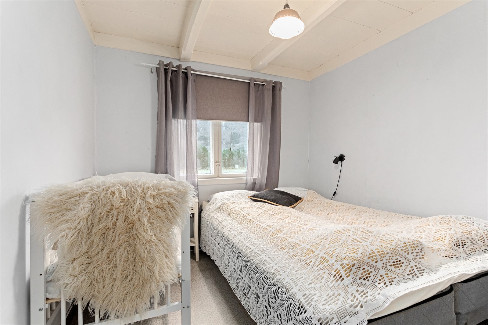 Bustaden har tilsaman 3 soverom.
Soverom 1 Galleribilde