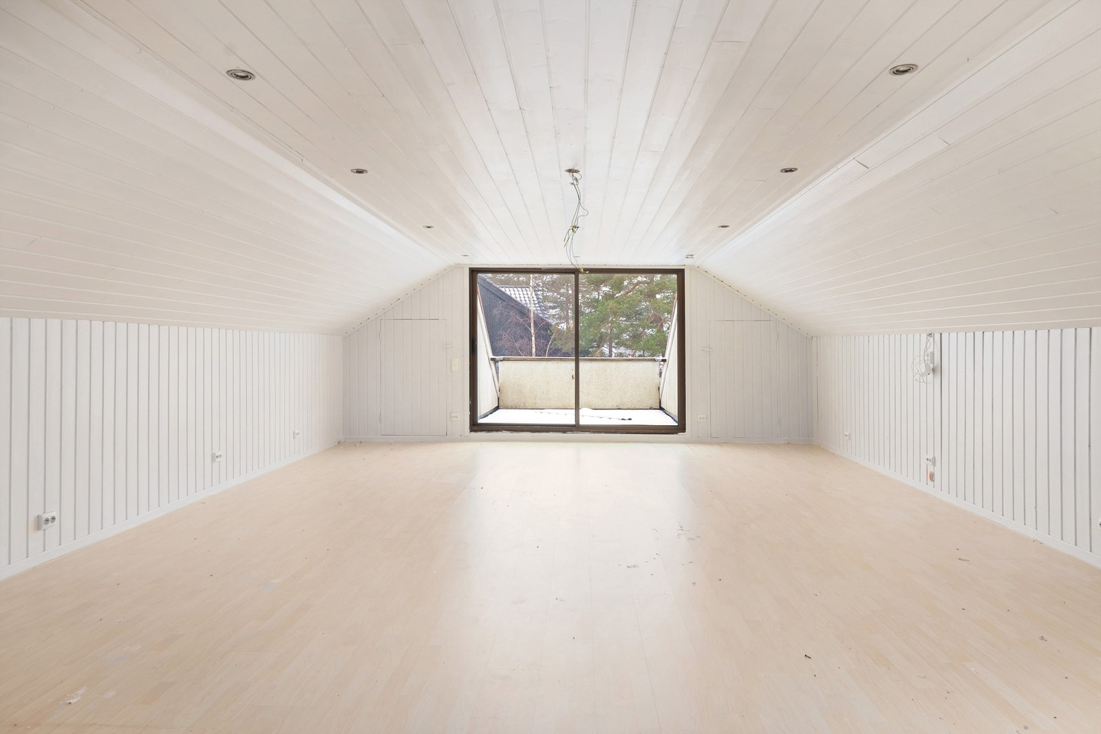 Loftsetasje - Opprinnelig byggemeldt loft. Innredning av rommene til bruk for varig opphold er ikke bruksendret/omsøkt og er heller ikke godkjent av kommunen. Galleribilde