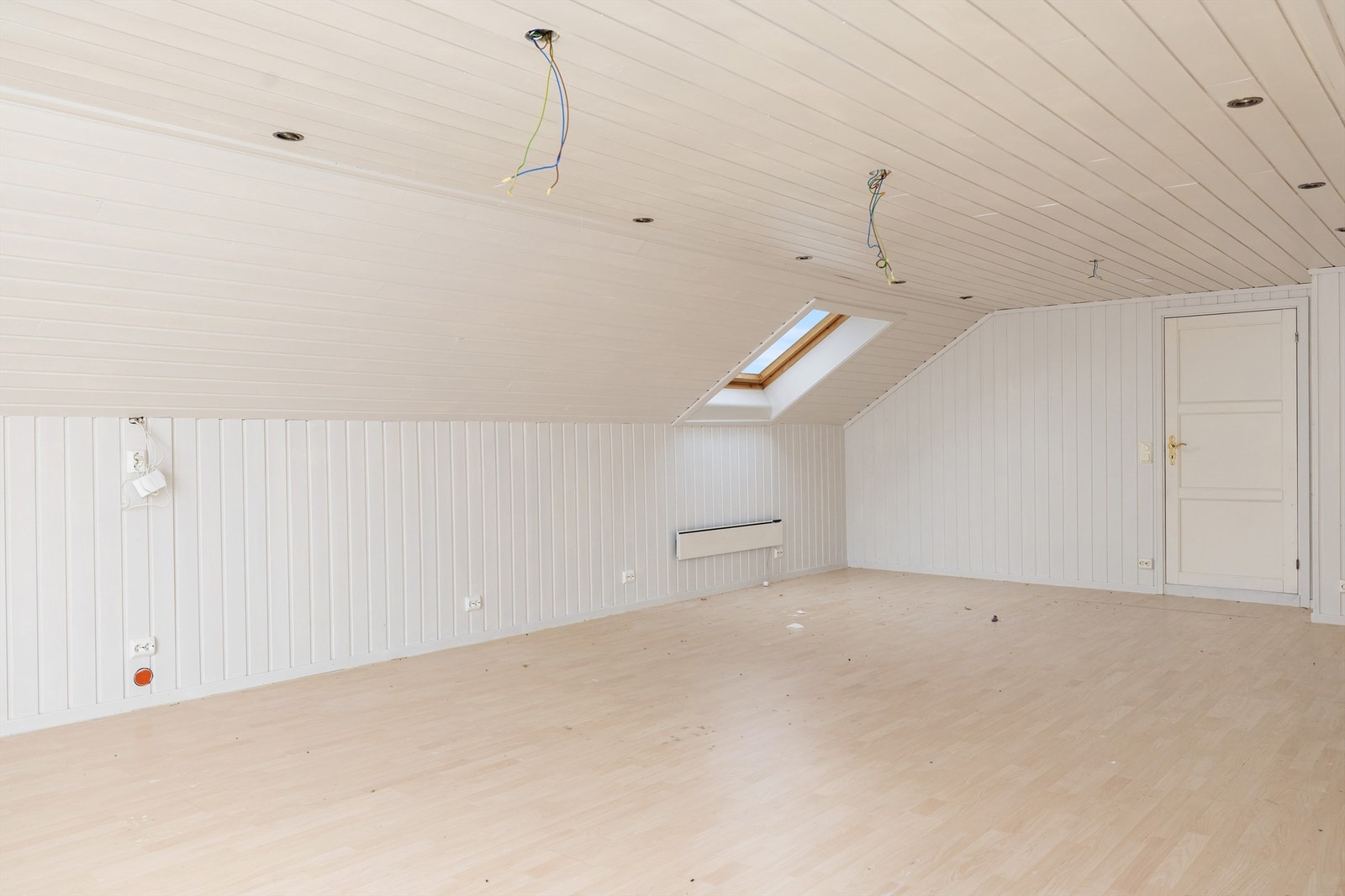 Loftsetasje - Opprinnelig byggemeldt loft. Innredning av rommene til bruk for varig opphold er ikke bruksendret/omsøkt og er heller ikke godkjent av kommunen. Galleribilde