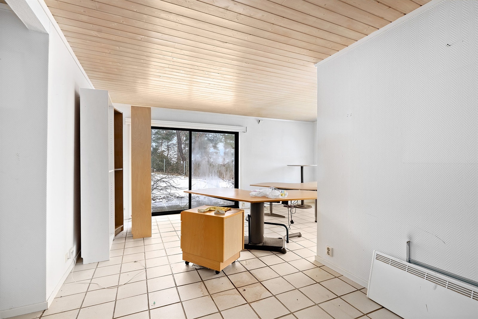 Hovedetasje: Opprinnelig byggemeldt som garasje/bod. Innredning av rommene til bruk for varig opphold er ikke bruksendret/omsøkt og er heller ikke godkjent av kommunen. Galleribilde