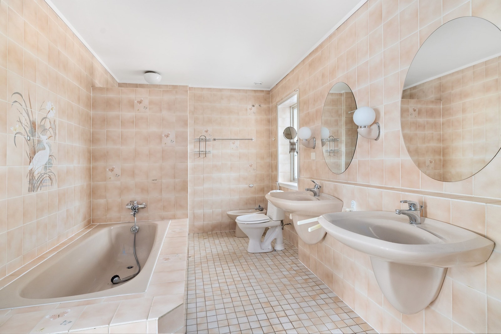 Hovedetasje: Bad. Galleribilde