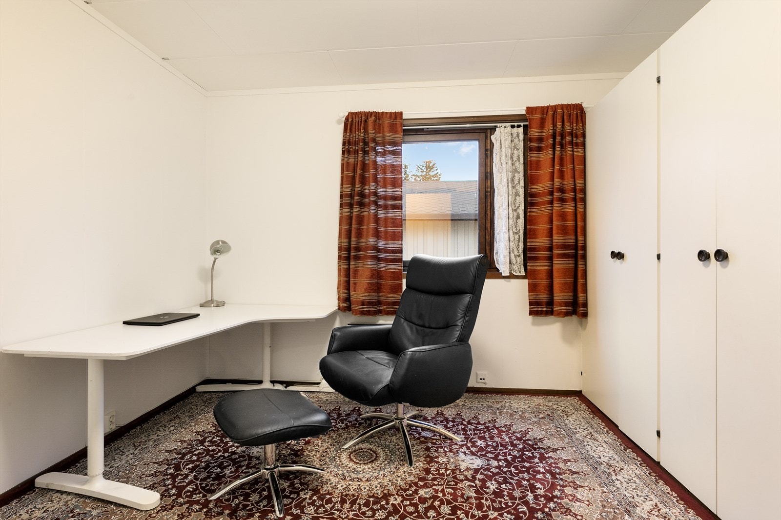 Rom nr 4 egner seg ypperlig som barnerom, gjesterom, kontor. Rommet har blitt brukt som soverom, men godkjent som bod. Galleribilde