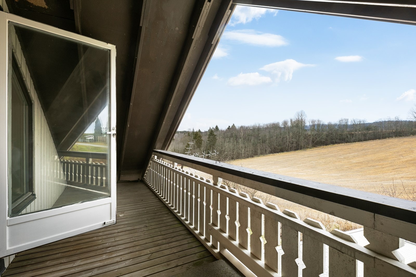 Sydvestvendt balkong på 13kvm. Her er det plass til utemøbler Galleribilde