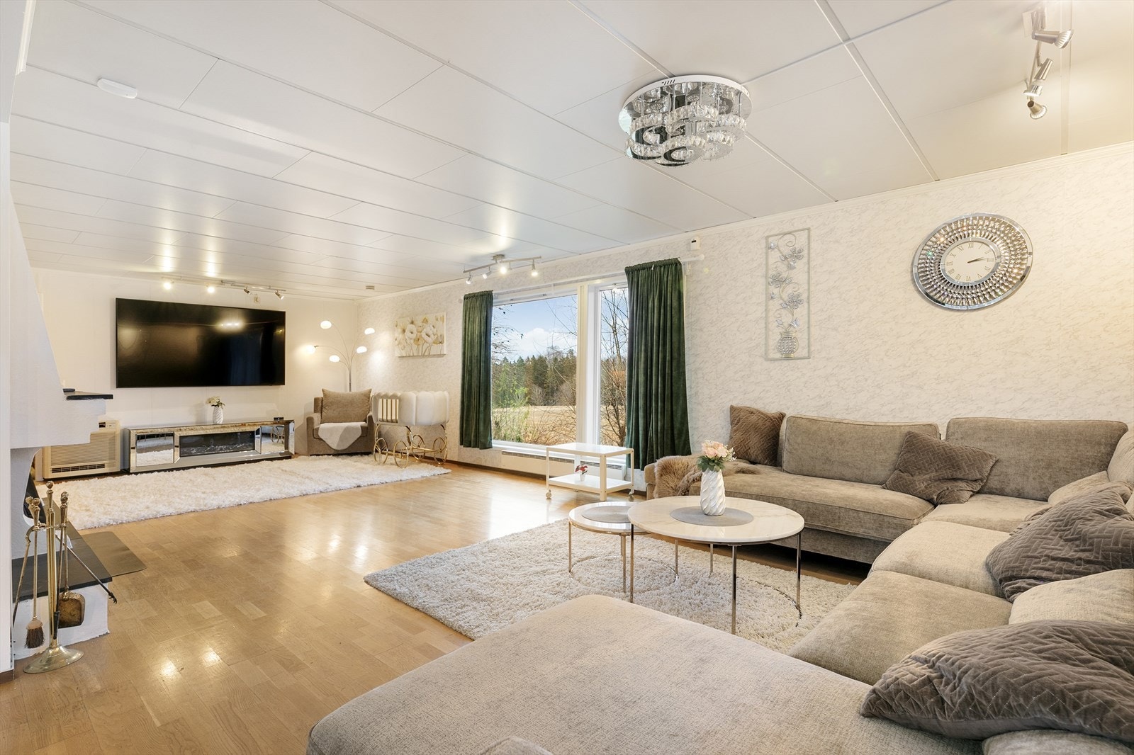 Her er det gode innredningsmuligheter som legger til rette for sosiale sammenkomster Galleribilde