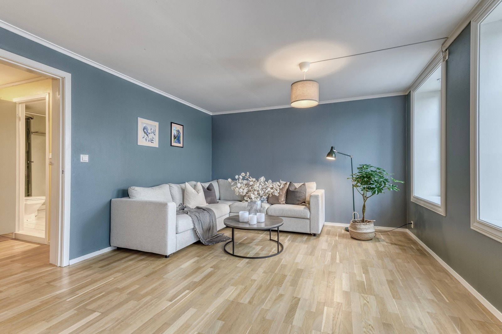 Leiligheten fremstår som godt vedlikeholdt. Blant annet ble vinduene i stuen ble byttet i 2022. Galleribilde