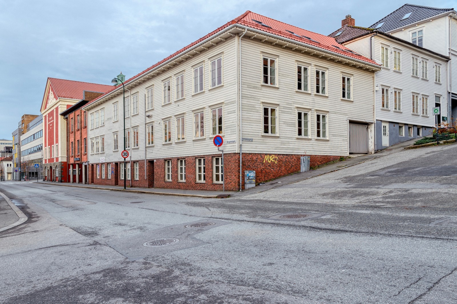 Sameiet har planlagt å male bygget med oppsparte midler i 2025. Galleribilde