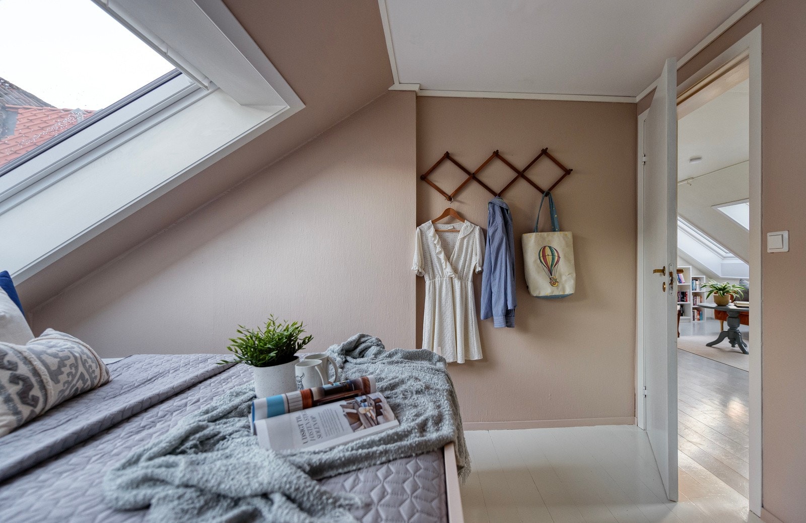 Soverommet lar seg enkelt møblere med ønsket seng og nattbord. Galleribilde