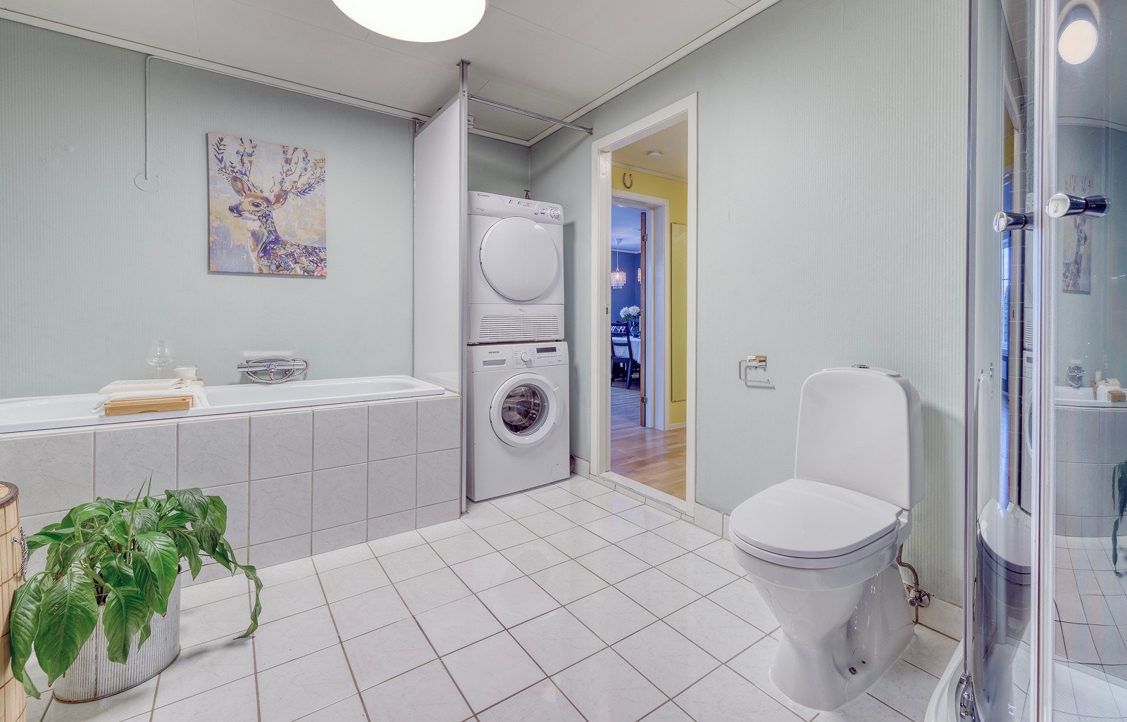 Badet er også utstyrt med dusjsone. Galleribilde