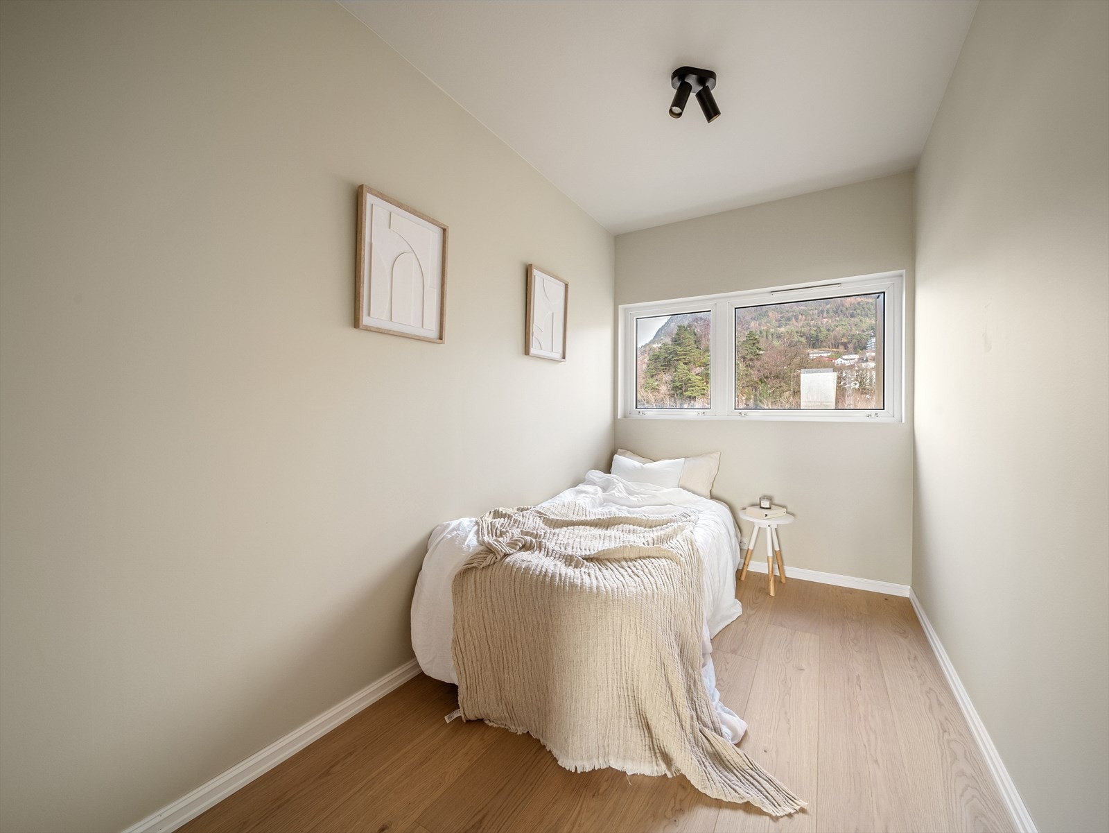 Soverommene er målt til hhv. 11,3 kvm og 7,3 kvm. Galleribilde