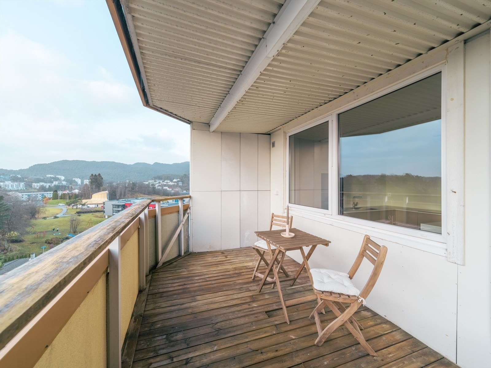 Her har du god plass til utemøbler, en grill og godt selskap. Galleribilde