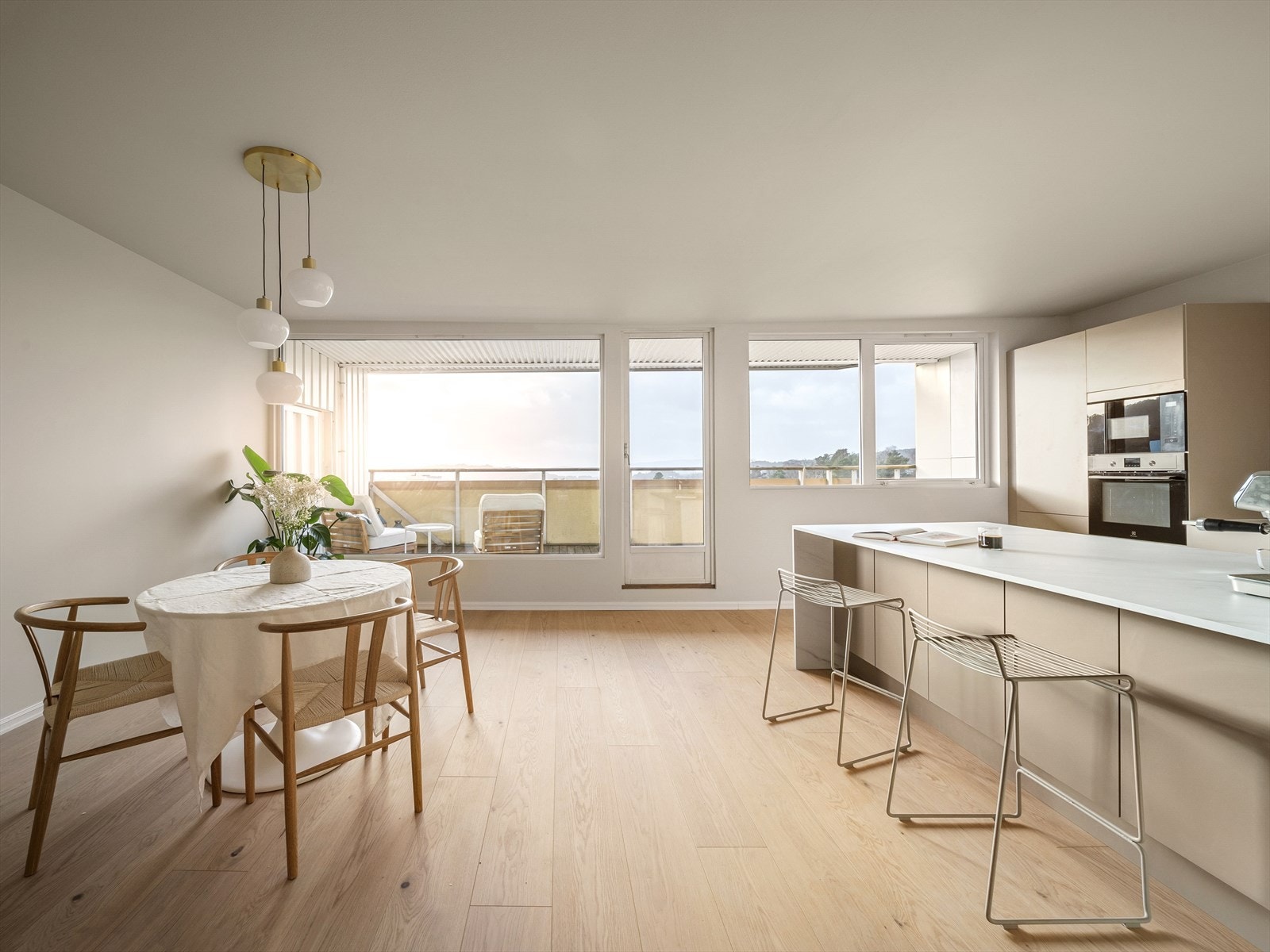 Aktiv eiendomsmegling v/Sigbjørn Helland har den store gleden av å presentere Dag Hammarskjolds vei 93. Galleribilde