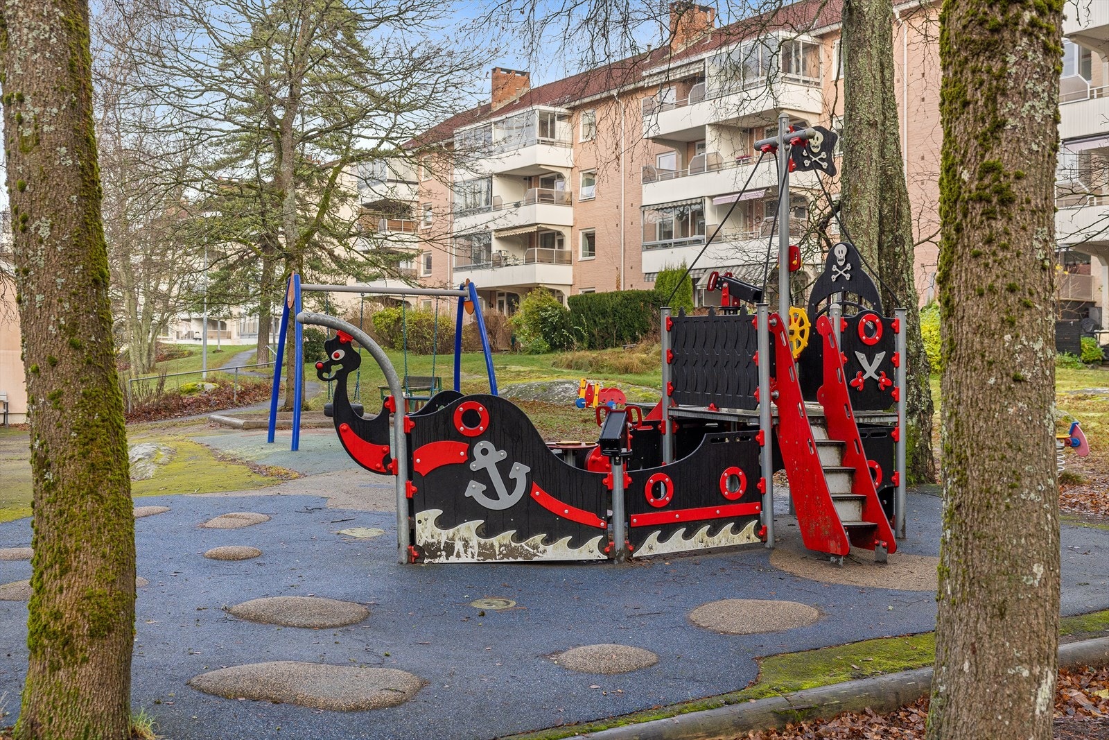 Det er også lekeplass for de minste på borettslagets eiendom. Galleribilde