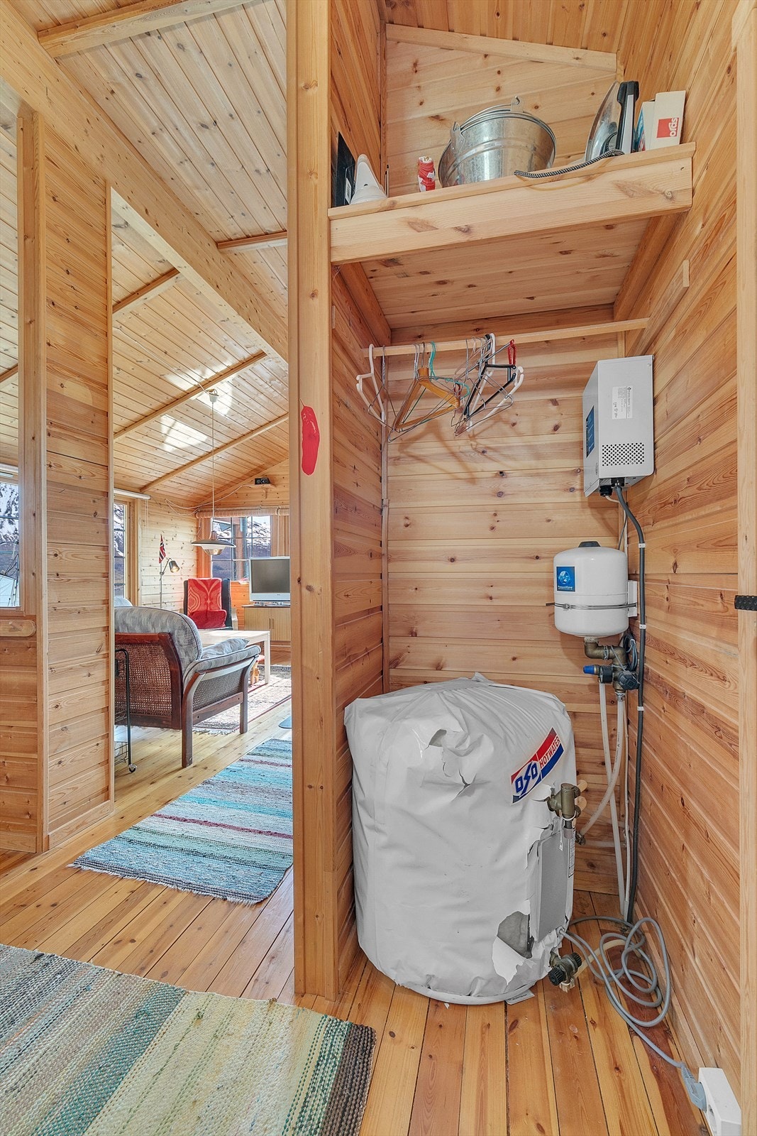 Varmtvannsbereder er plassert i gang Galleribilde