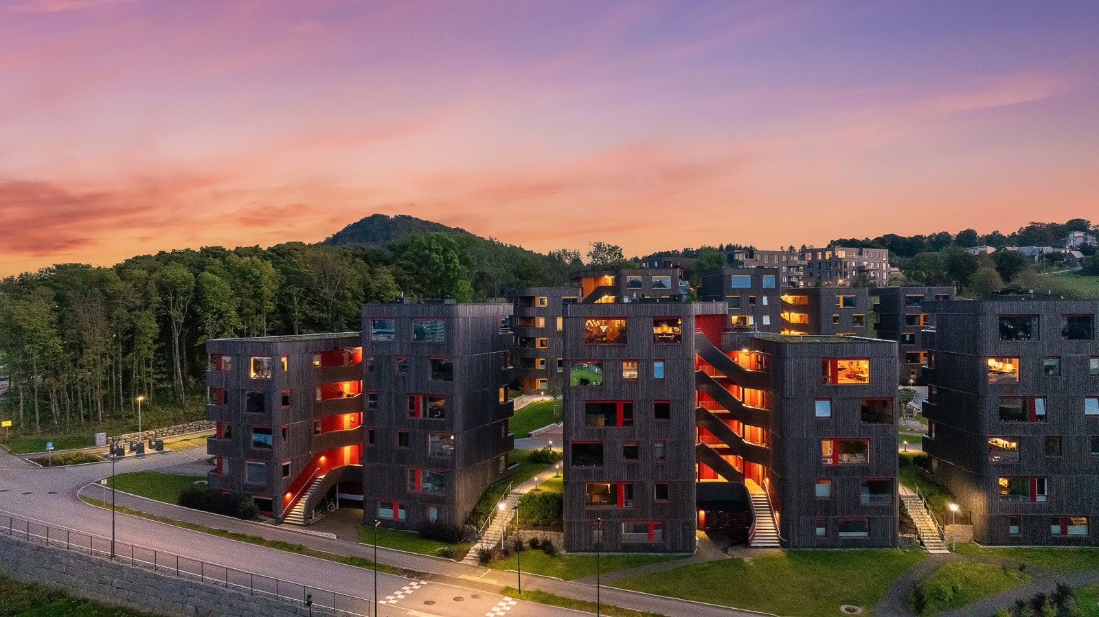 Borettslaget Husene i Skogen ligger fint til mellom Hinna Park og Jåttå. Galleribilde