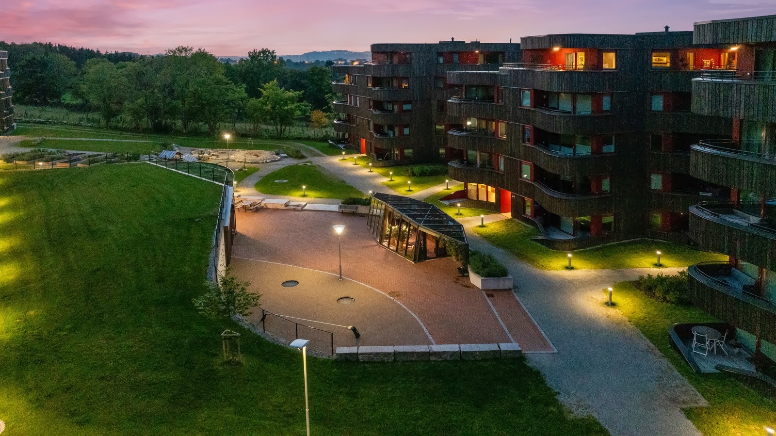 Enkel bil-, buss-, og- og sykkelforbindelse mot Forus, Sola, Stavanger og Sandnes. Galleribilde