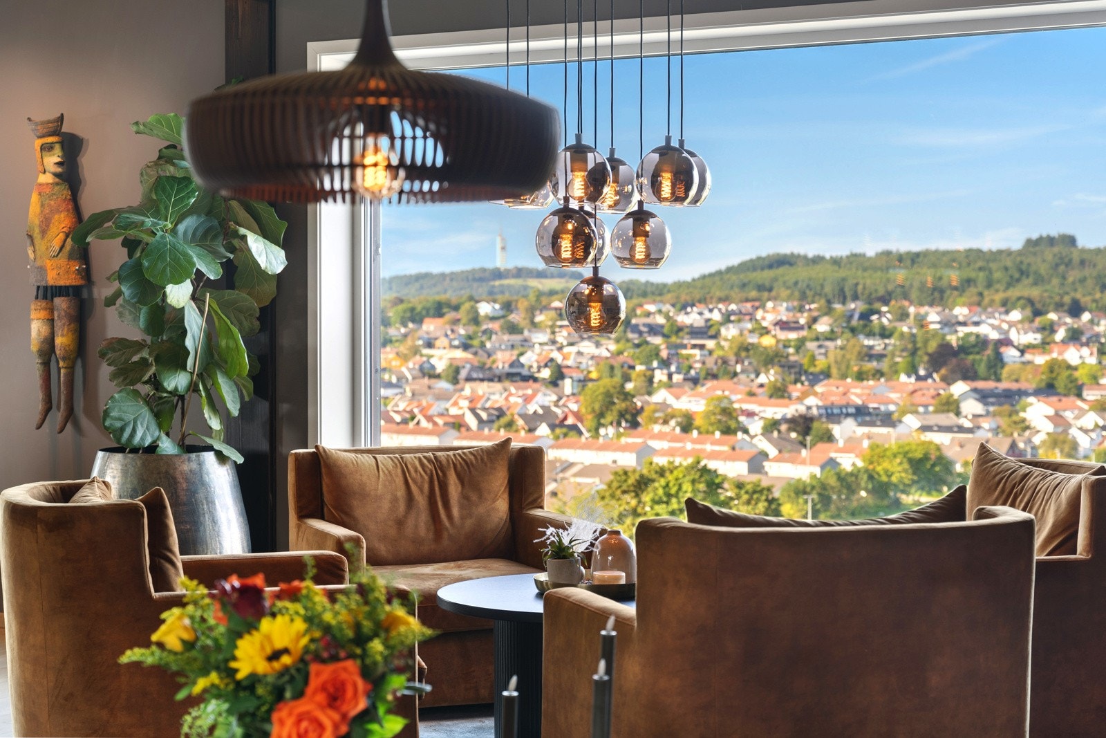 Kvalitet i alle ledd - her tar en heisen fra parkeringskjelleren med to p-plasser opp til 5. etasje. Galleribilde