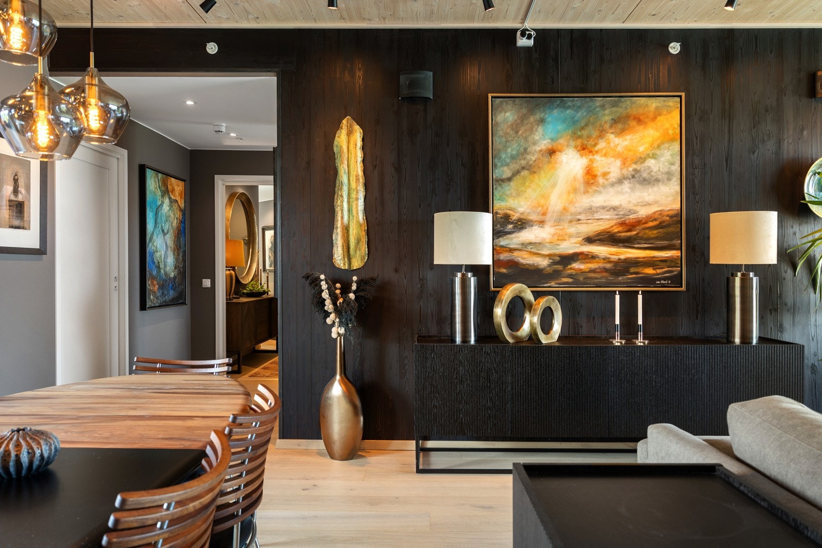 Videre tilkomst til boligens øvrige rom. Galleribilde