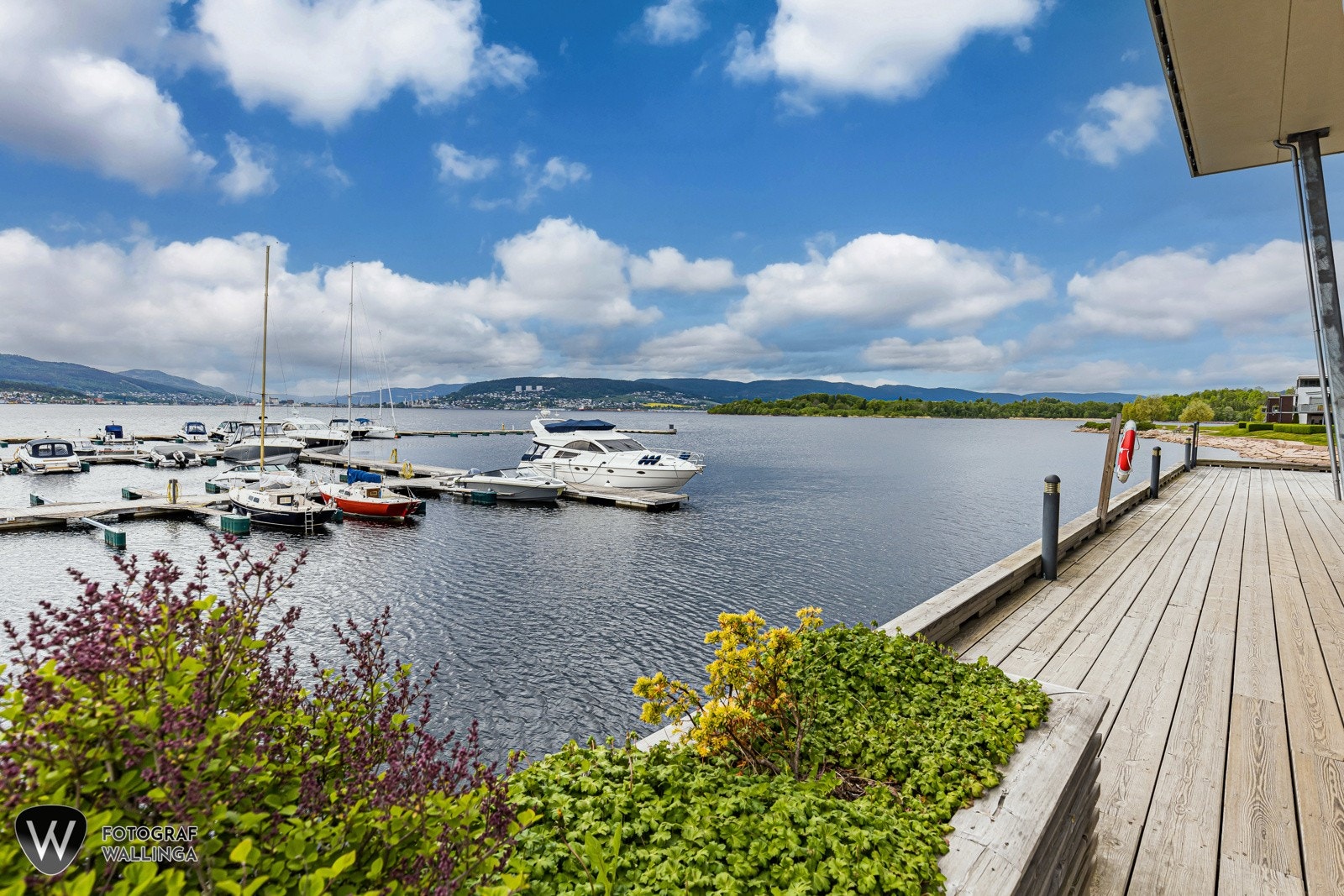 Leiligheten har en fantastisk beliggenhet i et etterspurt og relativt nyetablert boligområde på Engersand Havn i Lier kommune. Området er flott plassert rett ved fjorden, og ligger kun ett kvarters kjøring fra Drammen sentrum. Galleribilde
