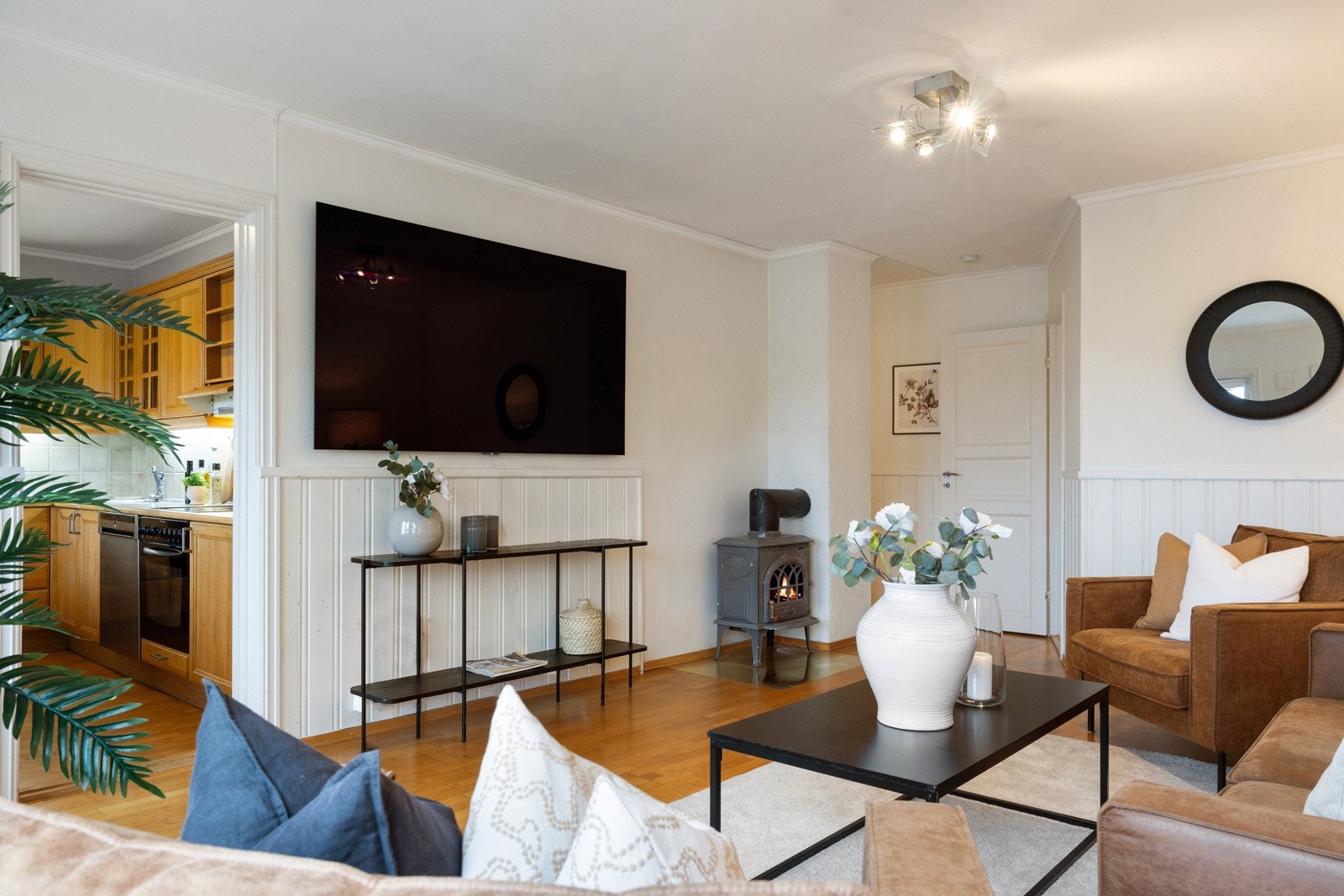 Peis i stuen. Galleribilde