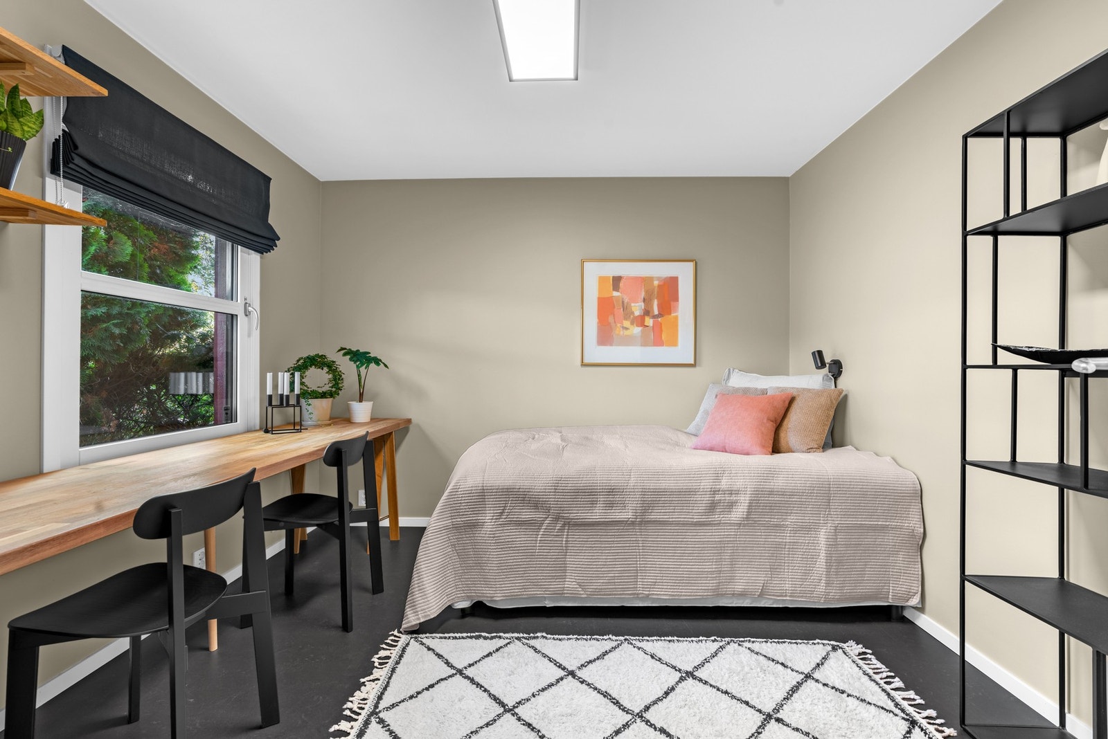 Det andre soverommet er i dag benyttet som gjesterom, kontor og hobbyrom. Galleribilde