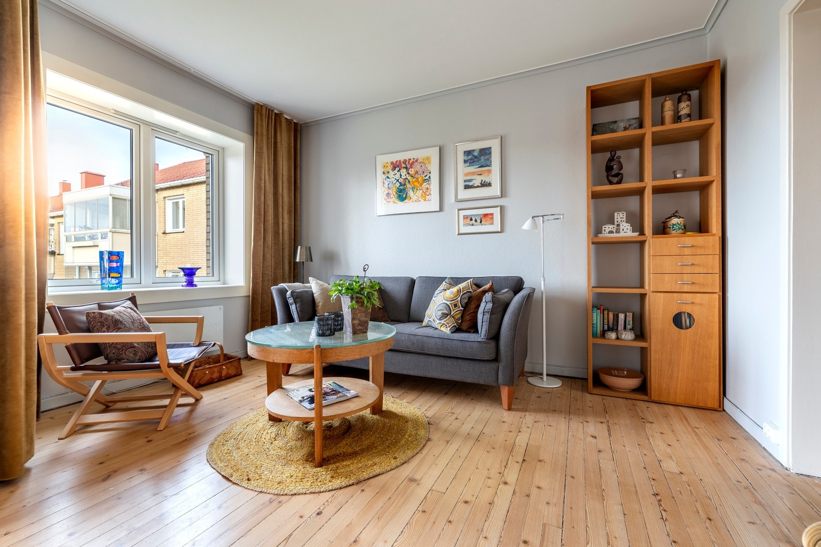 Godt med plass til sofagruppe/TV-stue Galleribilde