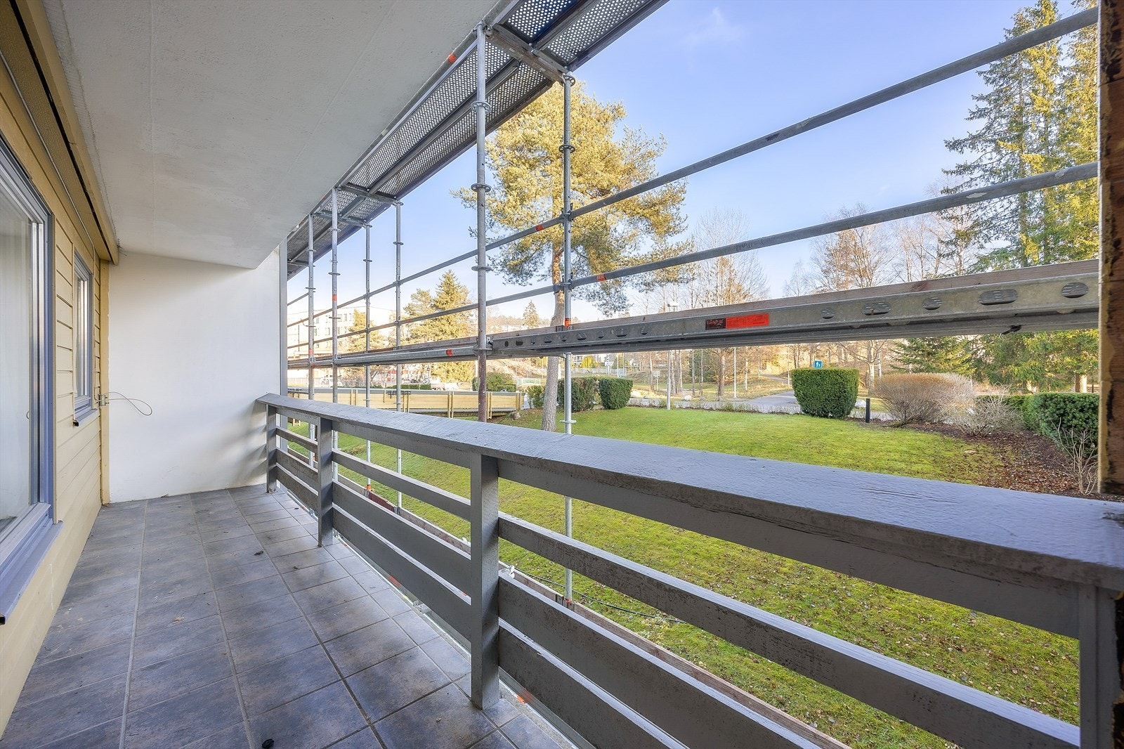 Herlig overbygd balkong på ca 8.4 m², vendt mot sydøstlige solforhold Galleribilde