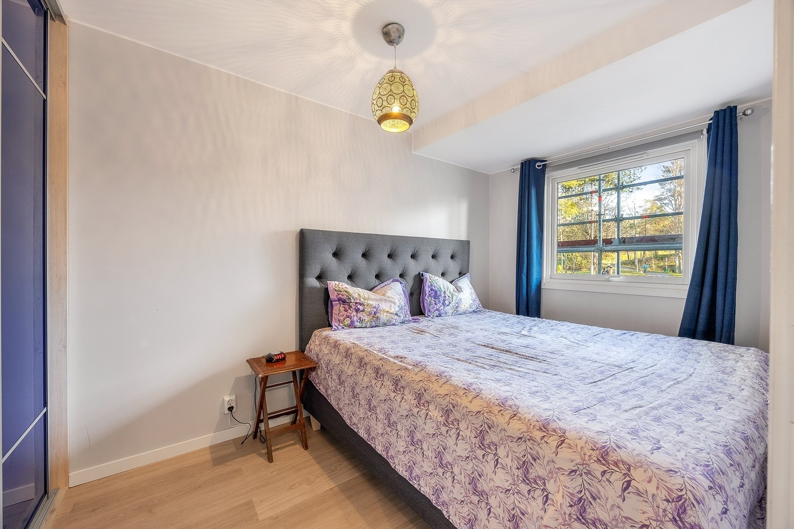 Soverom 2 er også romslig og har plass til dobbeltseng Galleribilde