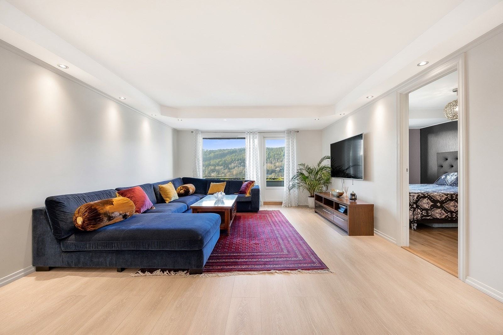 Fra stuen er det utgang til den ene balkongen Galleribilde