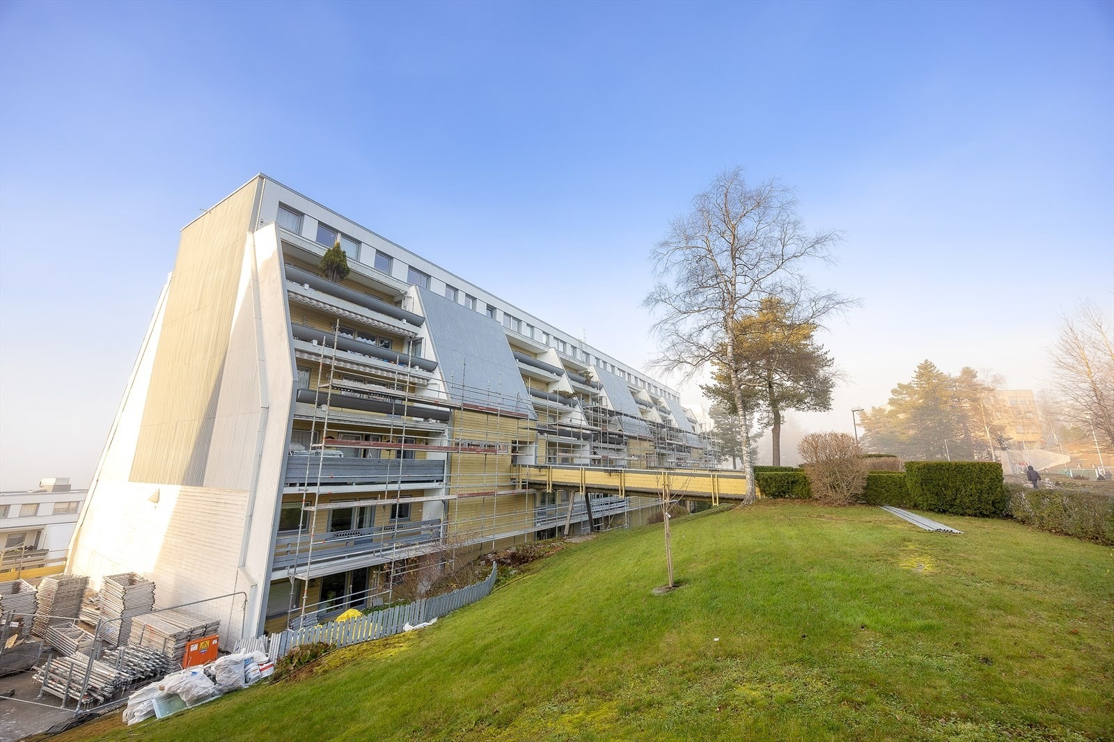 Sameiet ligger i et barnevennlig boligområde på Vestli med nærhet til skoler, barnehager, offentlig kommunikasjon, flotte rekreasjonsområder, samt et rikt utvalg av fasiliteter og servicetilbud Galleribilde