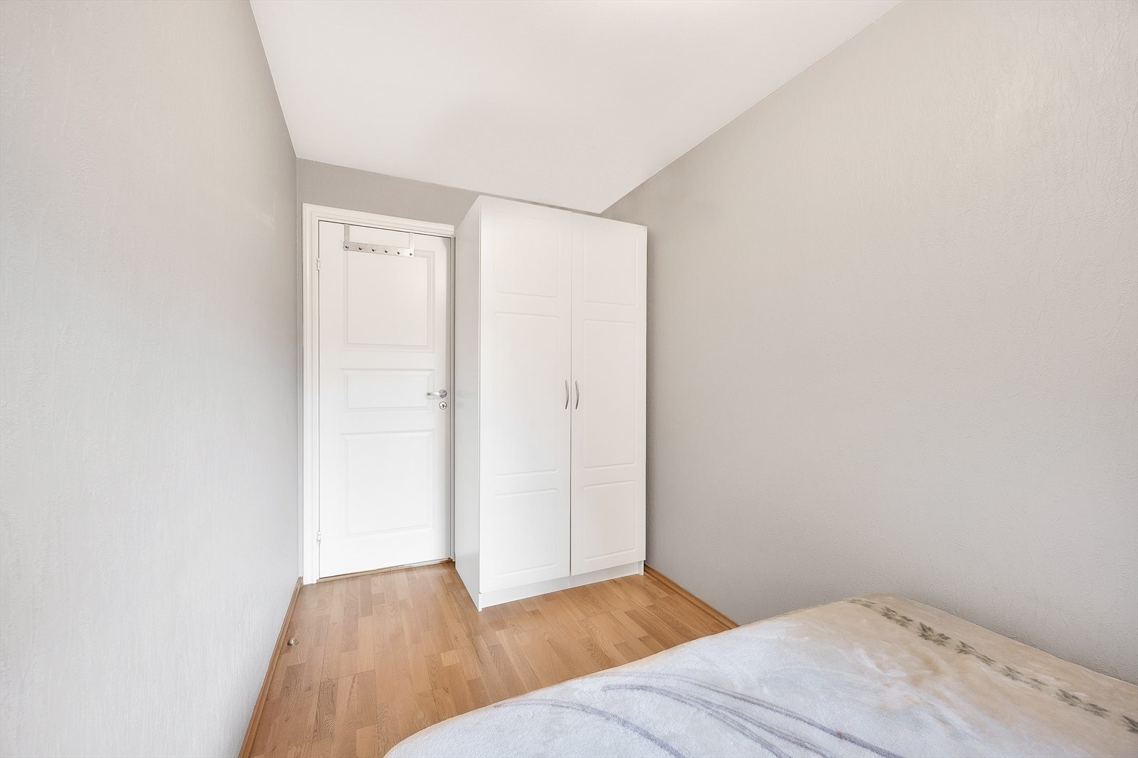 Det medfølger garderobeskap her også Galleribilde