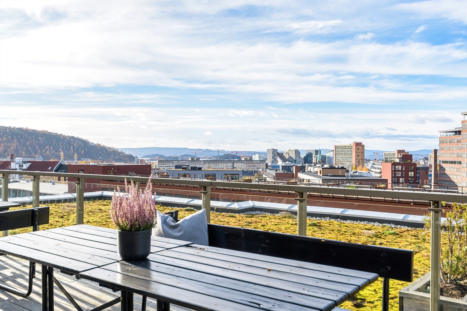 Dersom man ønsker ekstra god uteplass kan man ta seg til takterrassen. Galleribilde