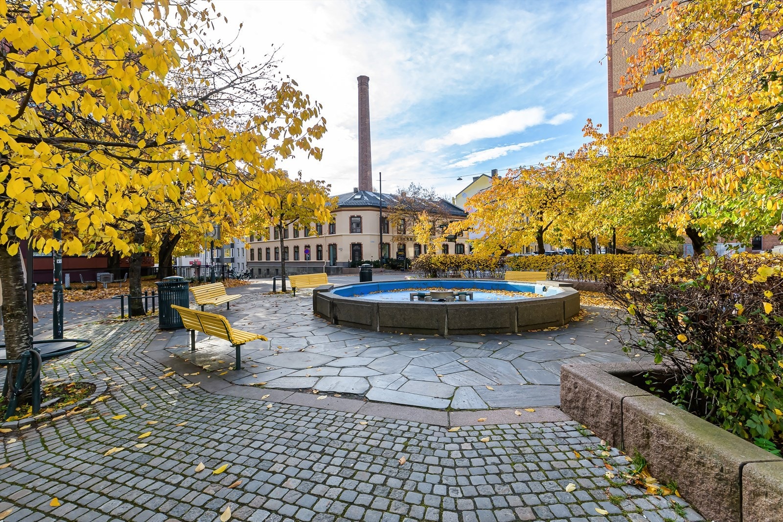 Leiligheten har nærhet til "alt", og det er kort vei til blant annet Tøyen torg, med et rikt utvalg servicetilbud. Galleribilde