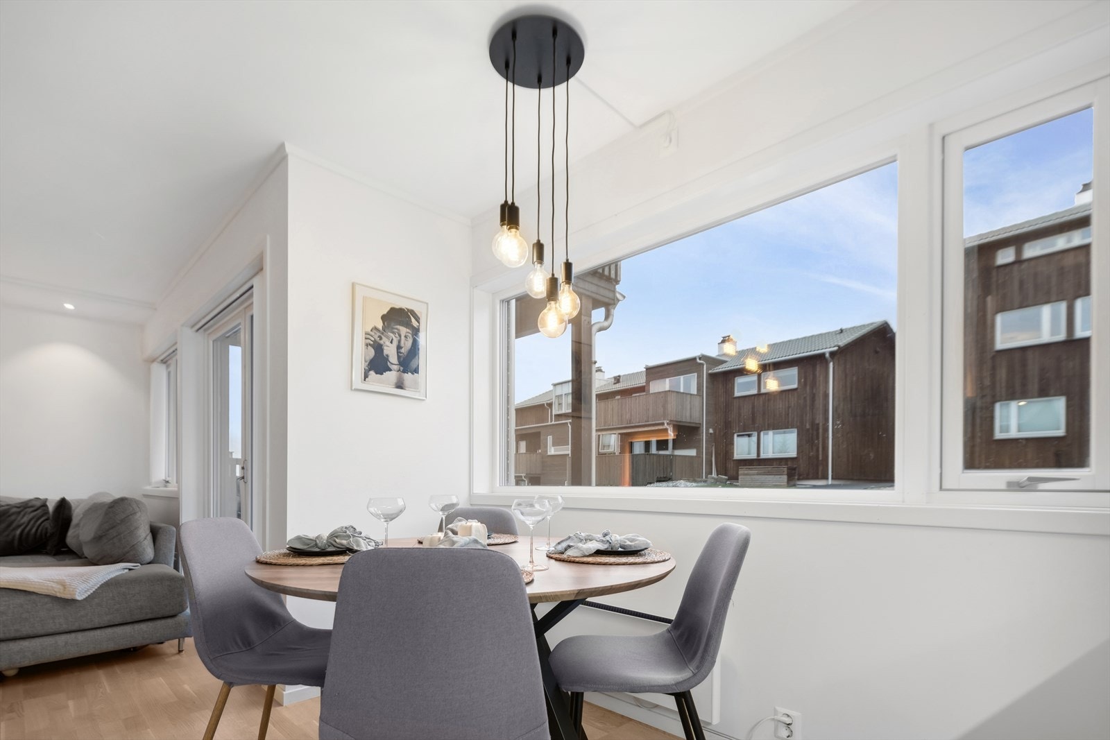 I tilknytning til kjøkkenet, kan spisebord enkelt plasseres - her kan gode måltider nytes. Galleribilde