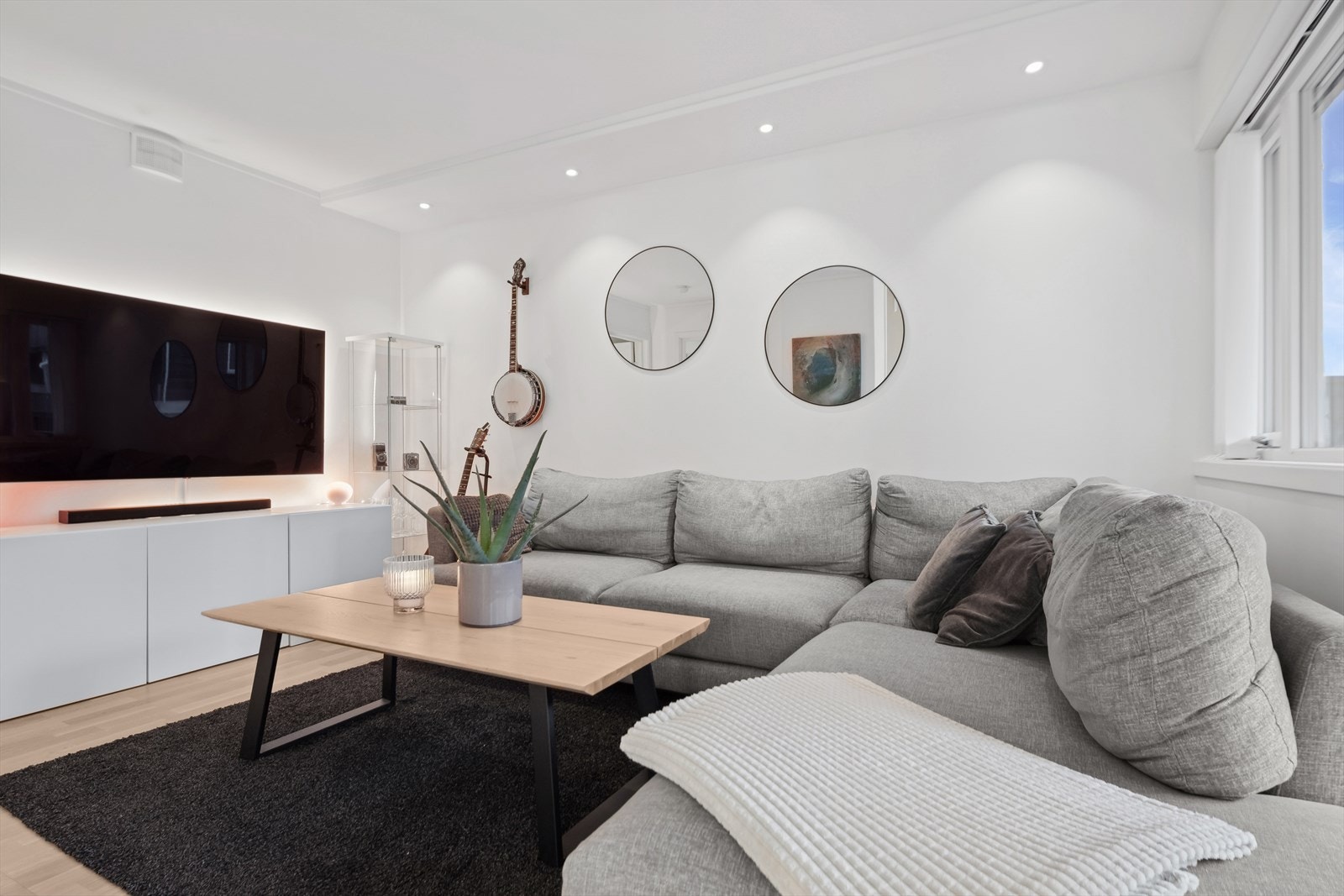 Her er det plass til flere møbleringsmuligheter for å skape den stuen du selv ønsker Galleribilde