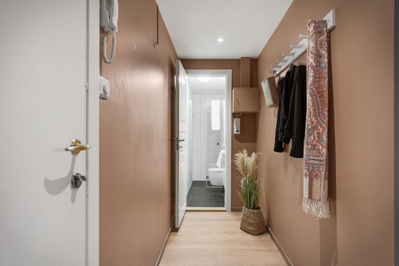 - Entréen måler 4,7 m² - Galleribilde