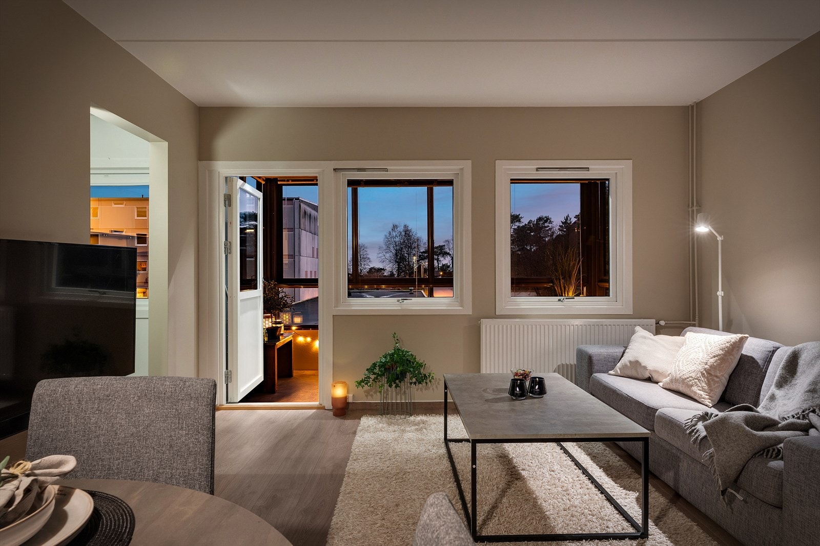 - Leiligheten disponerer to eksterne boder i under etasjen på hhv 1,6 m² og 3,0 m² - Galleribilde