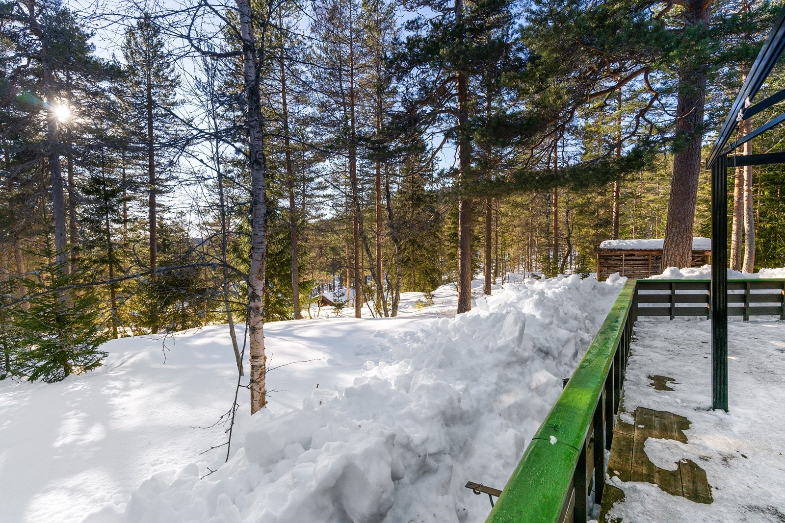Skjermet beliggenhet i et fint hytte område. Galleribilde
