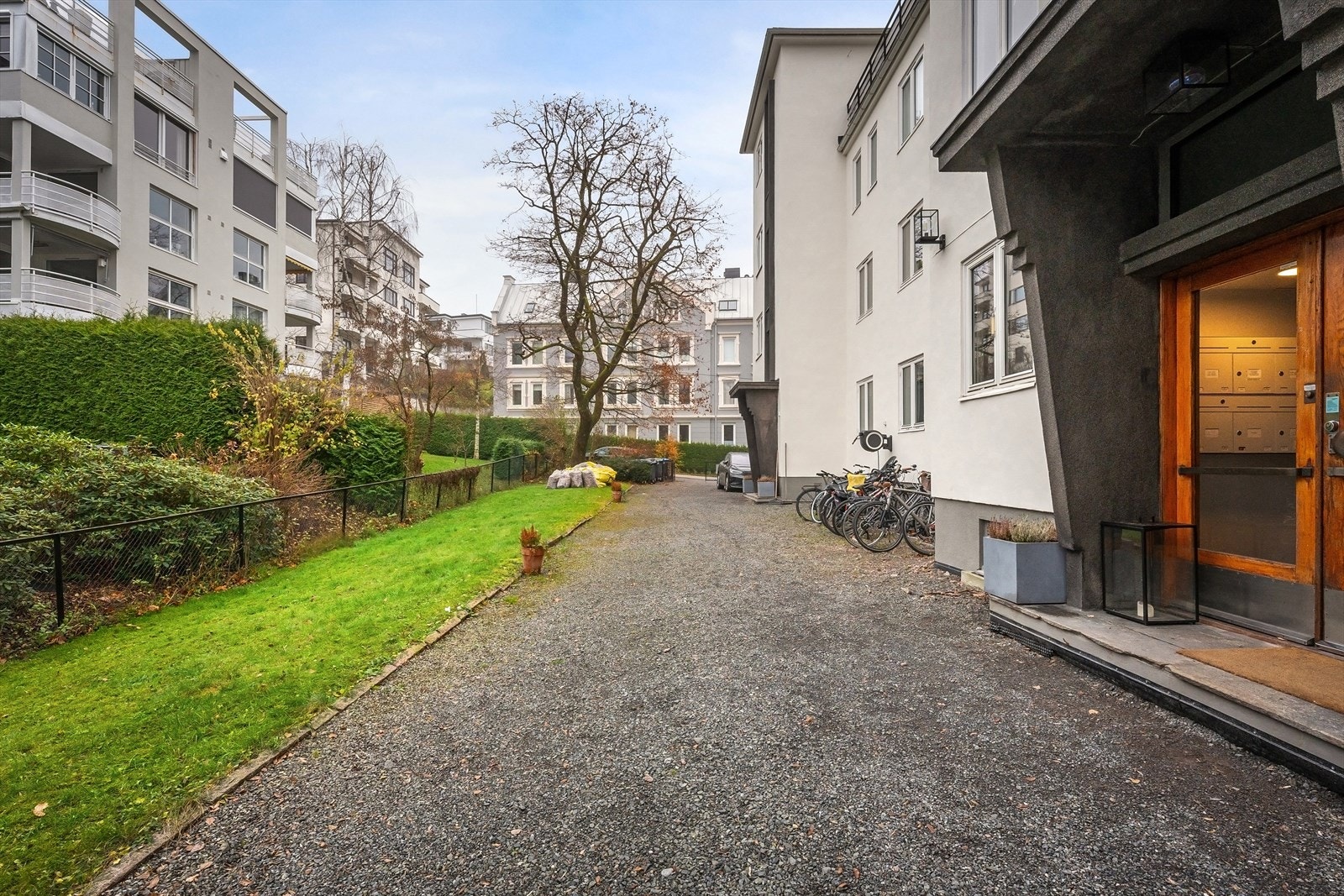 Thunes vei 10B ligger i et svært attraktivt og veletablert boligområde på Thune mellom Frognerparken og Skøyen Galleribilde