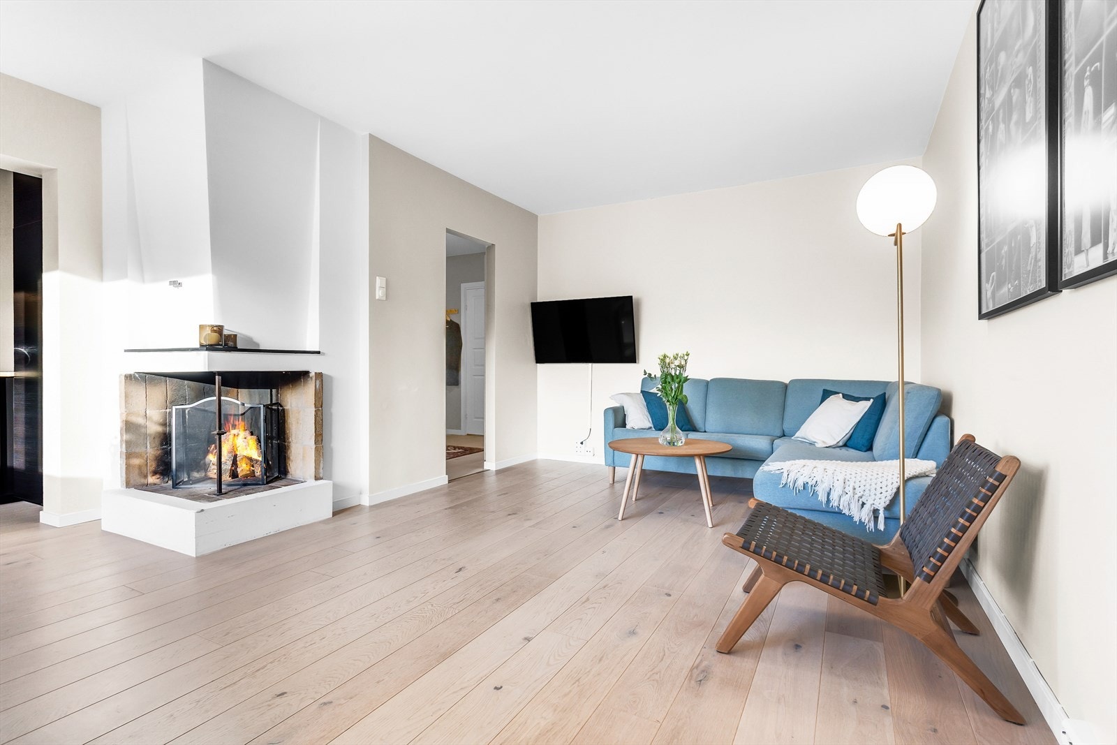 Murt peis i stue - Ellers har leiligheten oppvarming via radiatorer tilknyttet fjernvarme Galleribilde