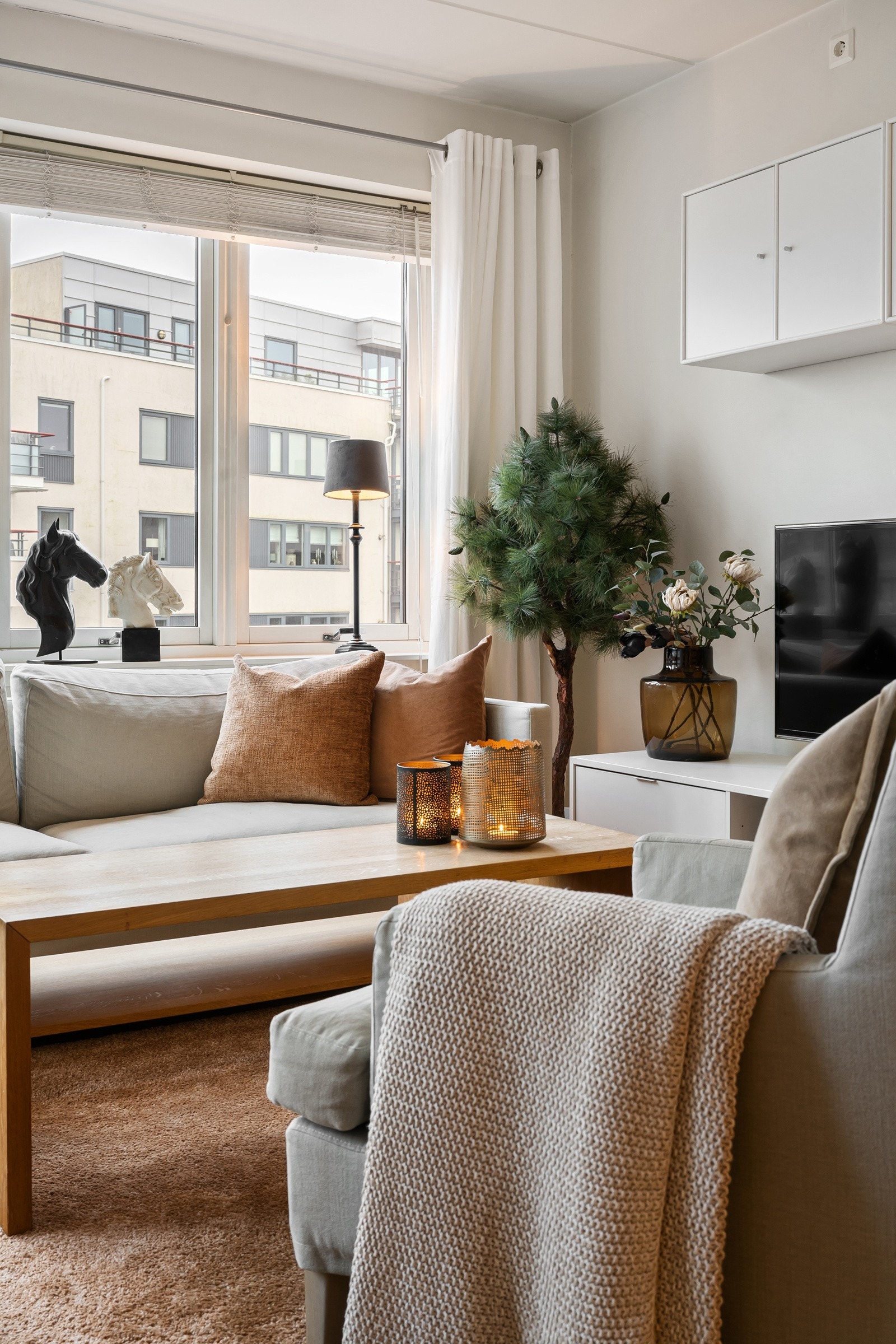 Det er flere møberlingssoner i leiligheten, noe som gir deg sjansen til å skape en stue etter din helt egen smak! Galleribilde