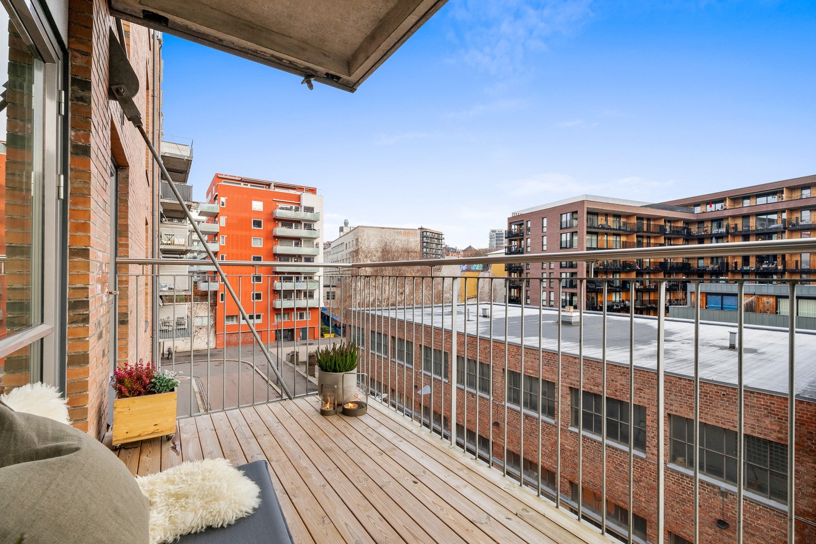 Her er det luftig mellom byggene, noe som gjør Turbinveien 13 til en attraktiv intern plassering i Kværnerbyen. Galleribilde