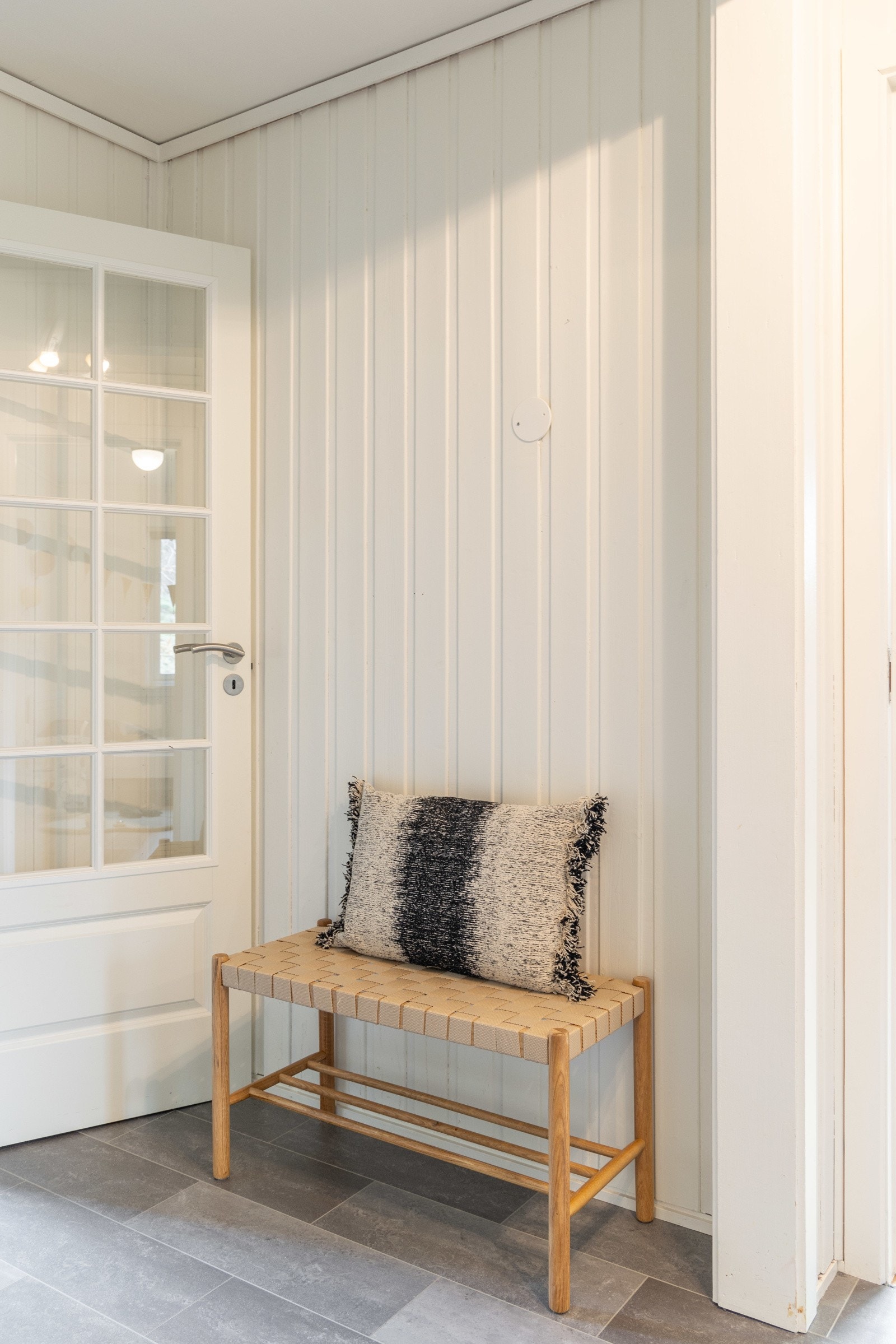 Her er det god plass til ekstra oppheng til yttertøy. Galleribilde