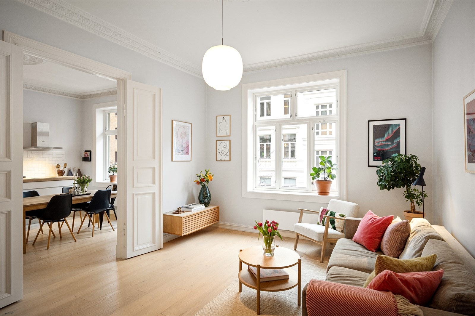 Velkommen til Frydenlundgata 4B! Dette er en flott 4-roms selveierleilighet, presentert av Nordvik Nydalen, og ligger i en av de mest ettertraktede gatene på St. Hanshaugen. Galleribilde