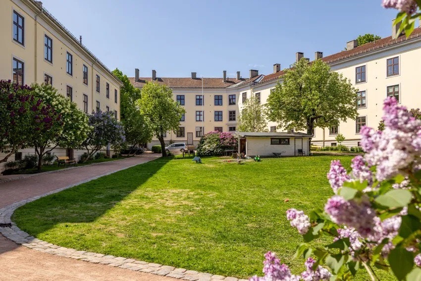 Dette er et flott område for deg som ønsker å bo sentralt med nærhet til et urbant og sosialt byliv, samtidig som du er tilbaketrukket og i nærheten av flotte grønne lunger. Galleribilde