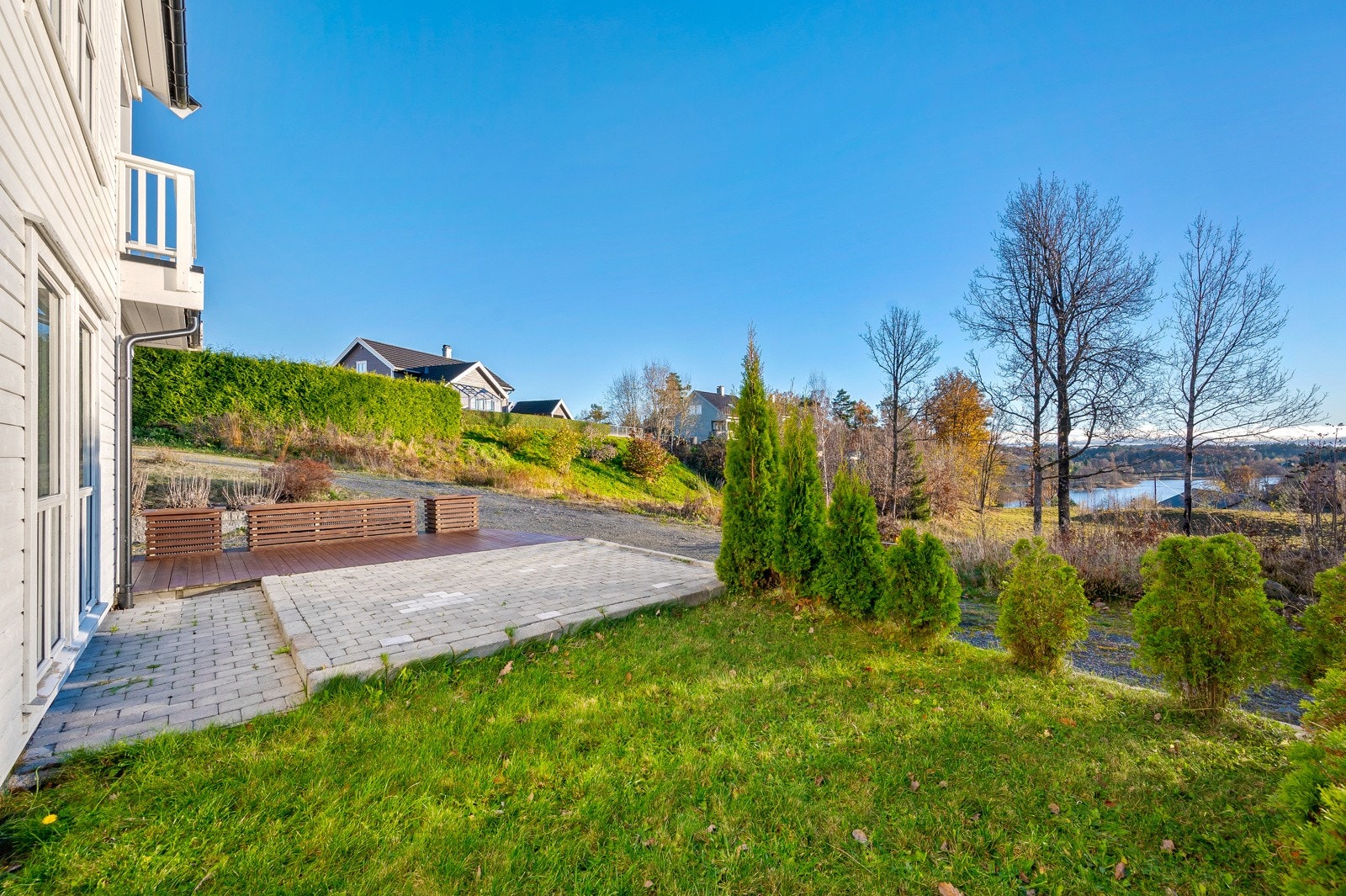 Hage, platting og markterrasse tilhørende Lonaåsen 61D Galleribilde