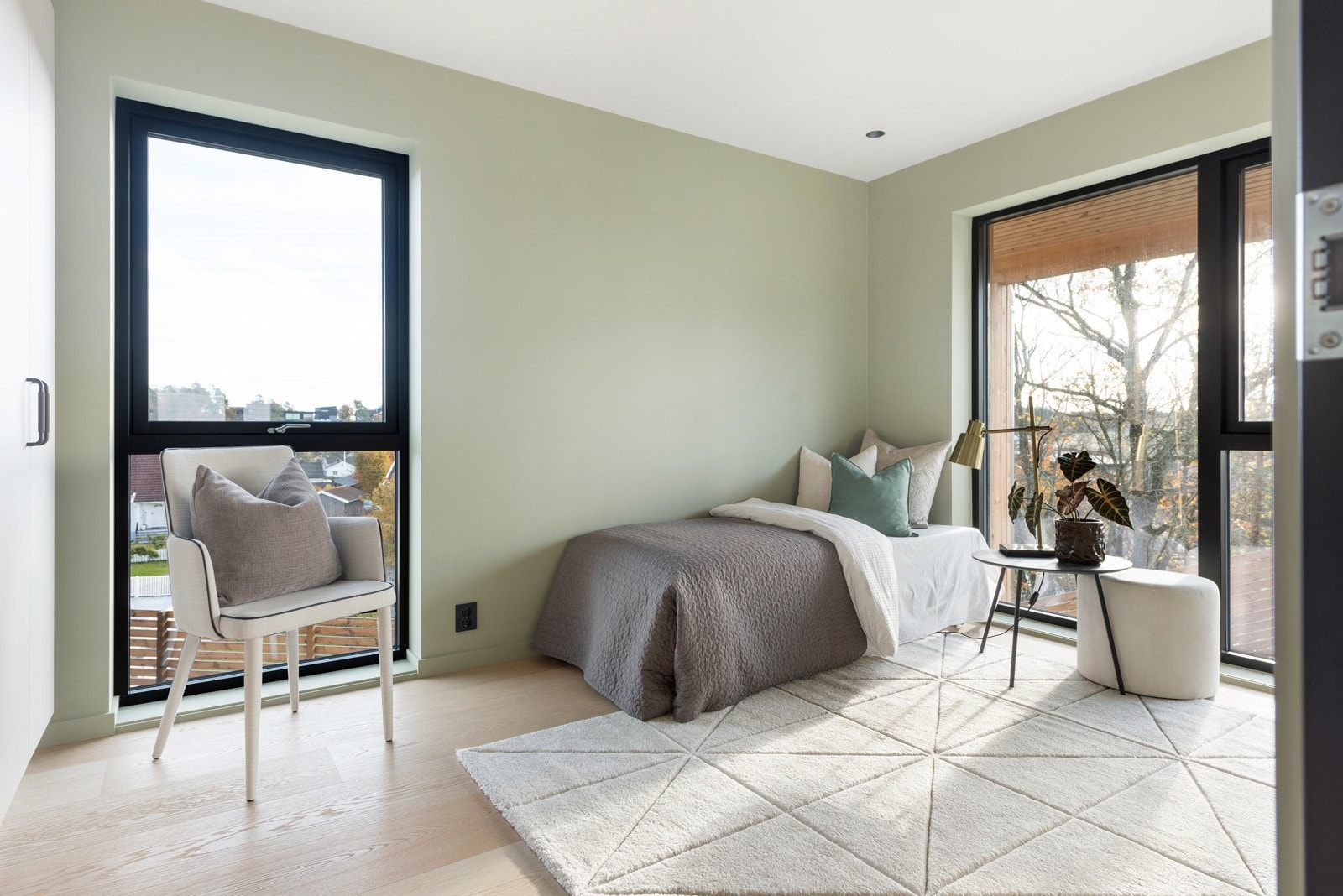 Alle vinduene er fra Ulldal, så å si vedlikeholdsfrie, alubeslåtte, 3 lags Galleribilde