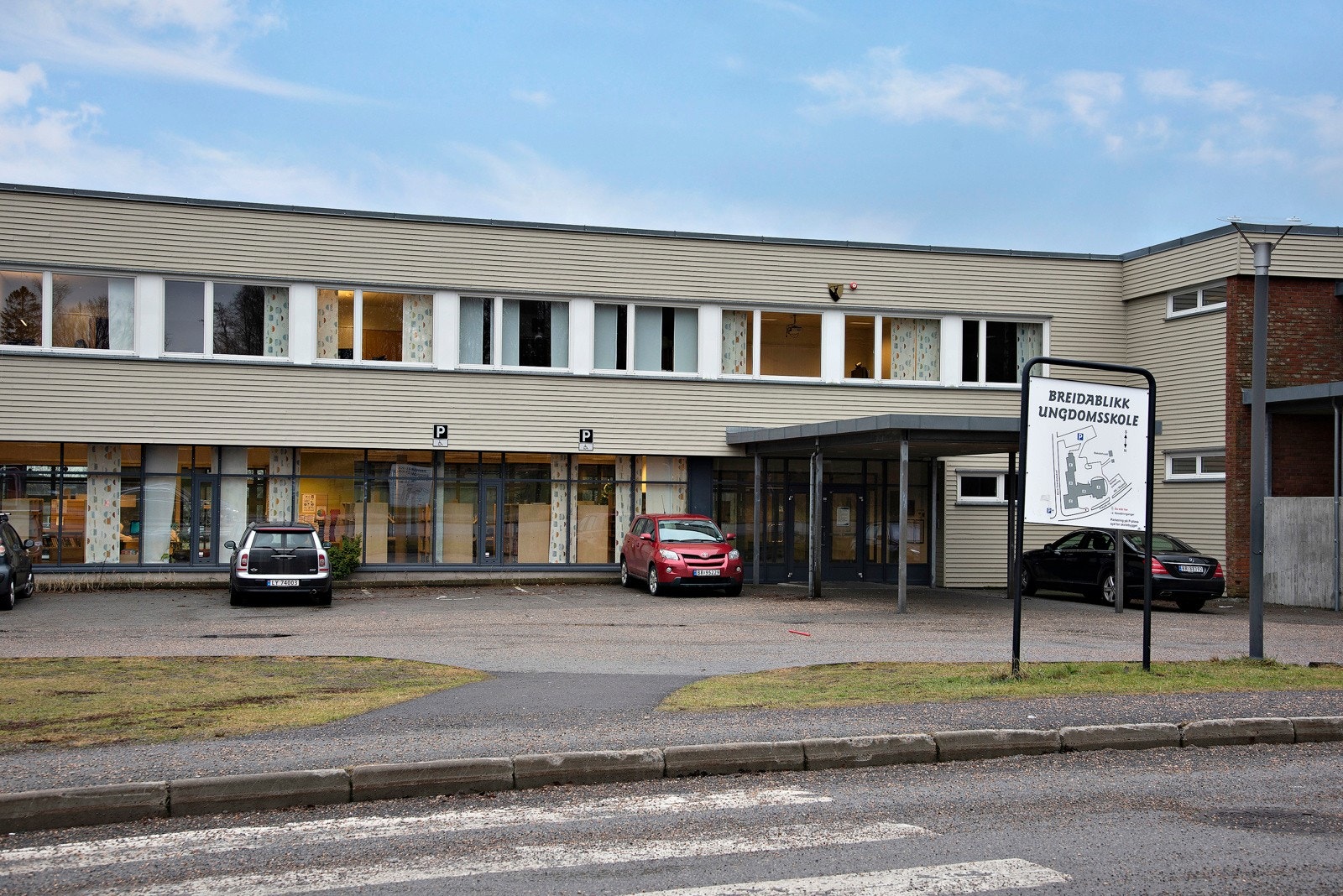 Breidablikk ungdomsskole noen kilometer unna Galleribilde