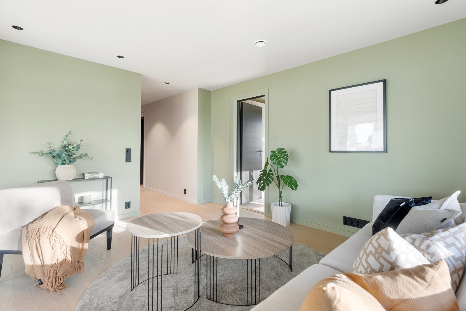 Her er det god plass til en sofagruppe, TV og annet ønsket møblement Galleribilde